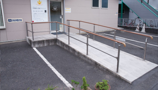 【スロープ】ベビーカーをたたまずに、そのままクリニックへ。