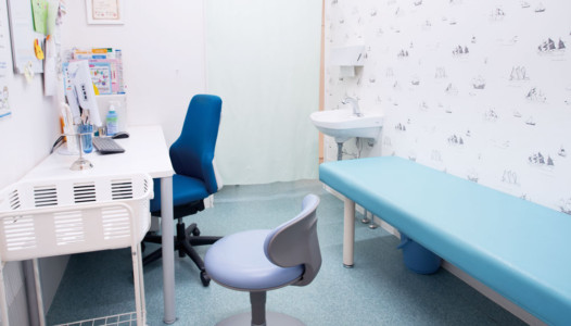 【診察室】常に清潔な状態を維持しています。